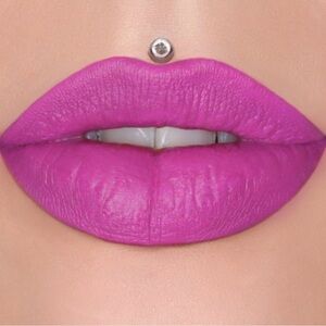 Jeffree Star Velvet Trap Lipstick Shade Always Faithful